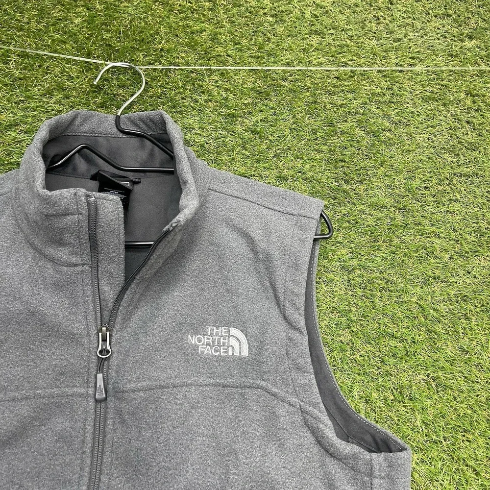 The North Face Windwall Vest Mens Medium Grey Full Zip Outdoors Hiking NWT